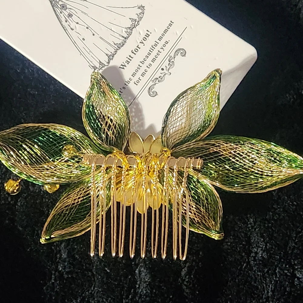 Casdre Flower Hair Comb